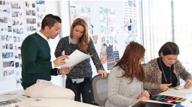 Hoy en día, todos los diseñadores necesitan estar informados de qué quiere el cliente, y cómo va a impactar el diseño en una campaña. El diseñador del siglo XXI debe tener interiorizados los reportes etnográficos que definen la psicología del consumidor.