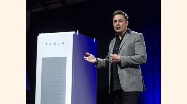 16. Martes, coches eléctricos y el Hyperloop son los sueños de futuro de Elon Musk. De momento ha logrado casi dos. El tiempo dirá si es un visionario o un genio pero sea lo que sea Elon Musk merece estar en la lista por Tesla Motors y Space X.