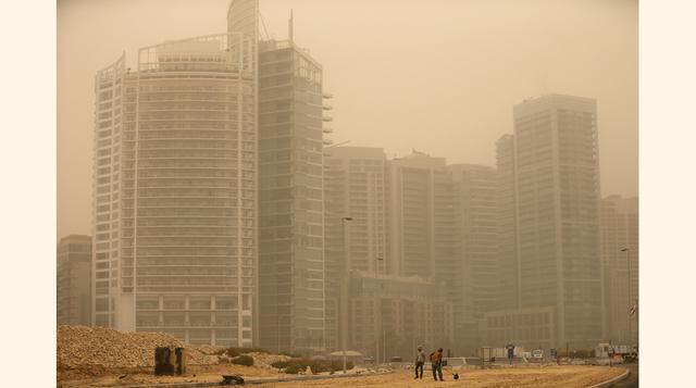 La repentina tormenta de arena redujo la visibilidad a tal punto que obligó a Siria a cancelar ataques aéreos a rebeldes en una provincia central, y una protesta en Líbano contra el gobierno.