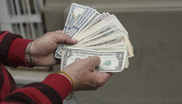 Cómo son los billetes de 1 dólar que se venden a más de 44 mil