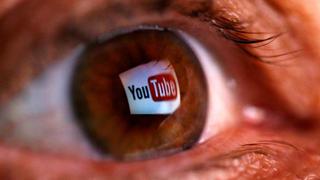 Anuncios de empresas aún aparecen en videos de odio en YouTube