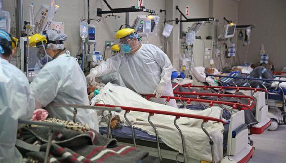 El número de estadounidenses hospitalizados por el virus ronda los 108,000, apenas debajo del pico de 124,000 registrado en enero del año pasado. (Foto: Andina)