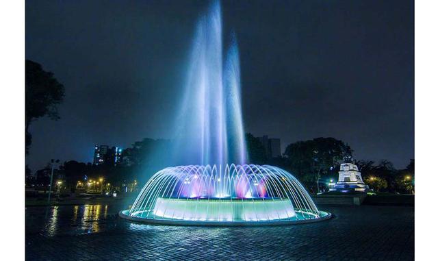 PARQUE DE LA RESERVA (CIRCUITO MÁGICO DEL AGUA). Conocido también como Circuito Mágico del Agua, este parque es una de las atracciones turísticas más importantes de Lima. Cuenta con 13 fuentes ornamentales que fusionan el agua con luz, música y luces de c