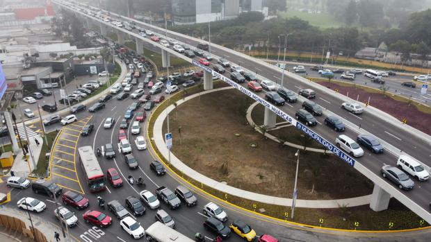 Gran congestión vehicular en el Óvalo Monitor luego de inaugurado el bypass. Foto: Anthony Niño de Guzmán/GEC