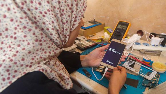 La compañía de telecomunicaciones palestinas Jawwal anunció en un comunicado la vuelta “gradual” de los servicios de telefonía móvil y fija, y de internet al enclave. (Foto: Europa Press)