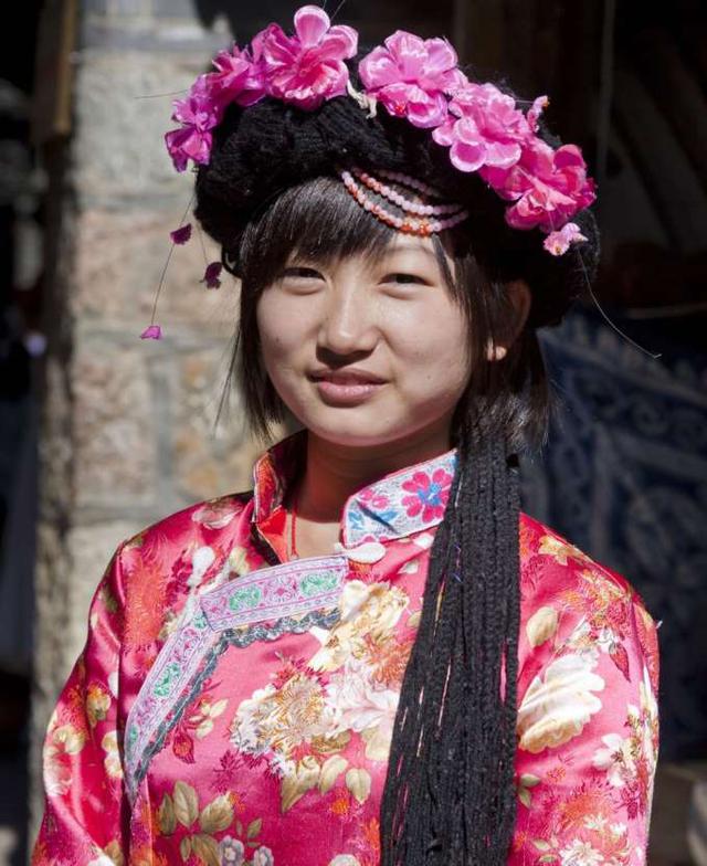 FOTO 12 | Almuerzos matriarcales, Los hombres también pueden visitar a sus hijos durante el almuerzo, solo si los invitan, desde luego. Por lo general, las mujeres prefieren encargarse de cocinar, pero, por supuesto, los hombres pueden colaborar. Luego de disfrutar del almuerzo juntos, los hombres regresan a trabajar o a sus viviendas.