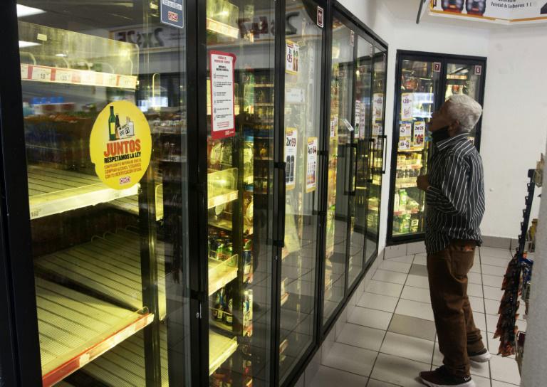 En algunos estados se fijaron horarios específicos para la venta y distribución. En otros, como Yucatán y Campeche, incluso se llegó al extremo de ordenar una ley seca. (Foto: AFP)