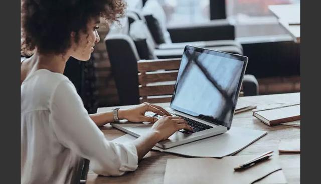 FOTO 5 | 5) Busca todos aquellos elementos multimedia que puedes agregar, que pueden ser proyectos anteriores en los que trabajaste o enlaces de interés. (Foto: Getty)