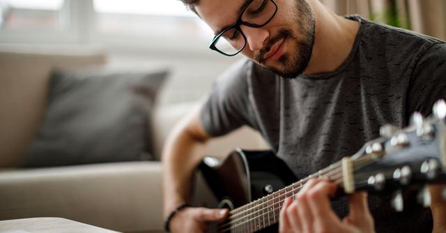 FOTO 1 | 1. Tocar un instrumento (Foto: iStock)