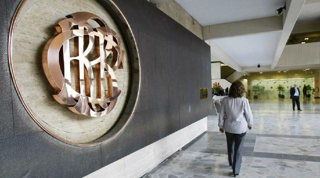 Foto 5 | Miércoles 15. BCR prevé que "economía peruana":https://gestion.pe/economia/bcr-preve-que-economia-peruana-crecera-32-segundo-semestre-2017-2204870 crecerá 3.2% el segundo semestre del 2017. Julio Velarde, presidente del BCR, enfatizó qu