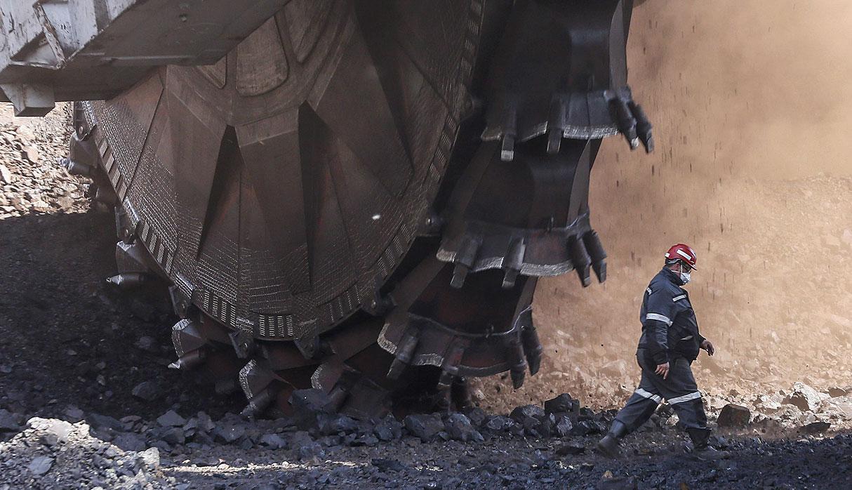 Si bien el uso de carbón en Estados Unidos y Europa ha disminuido debido a un gas natural y energías renovables baratos, así como un crecimiento plano de la demanda de energía, el consumo sigue aumentando en Asia. REUTERS/Ilya Naymushin