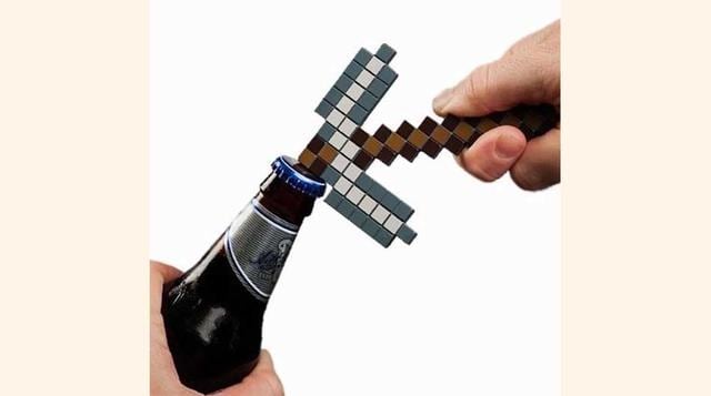 20. Este pico de Minecraft que te ayudará en momentos de necesidad al querer destapar una botella. (Foto: amzn.to)