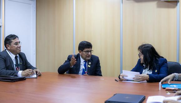 Ministra del Medio Ambiente, Albina Ruiz Ríos, y el gobernador de Arequipa, Rohel Sánchez Sánchez, sostuvieron reunión. Foto: gore Arequipa