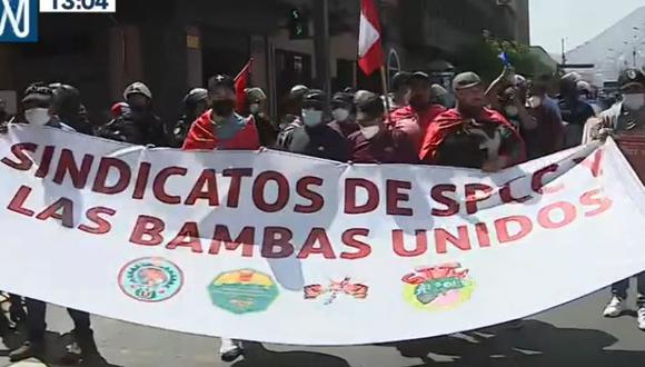 Trabajadores de mina Las Bambas marcharon por exteriores del Congreso y calles de Lima para pedir solución a conflicto. (Captura: Canal N)