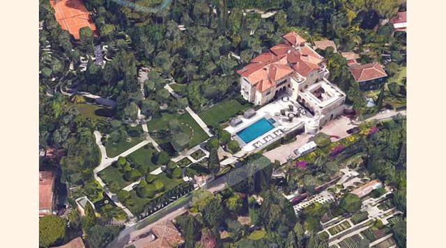 La comuna de Saint-Jean-Cap-Ferrat, que tiene una población de 2,000 habitantes, siempre fue el lugar de descanso de celebridades y figuras de renombre. Allí pasaban sus vacaciones Winston Churchill, Charlie Chaplin, David Niven, Richard Burton y Elizabet