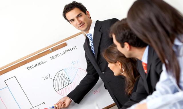 4) El perfil de estos profesionales debe dejar atrás las pautas de los libros, ¿por qué?