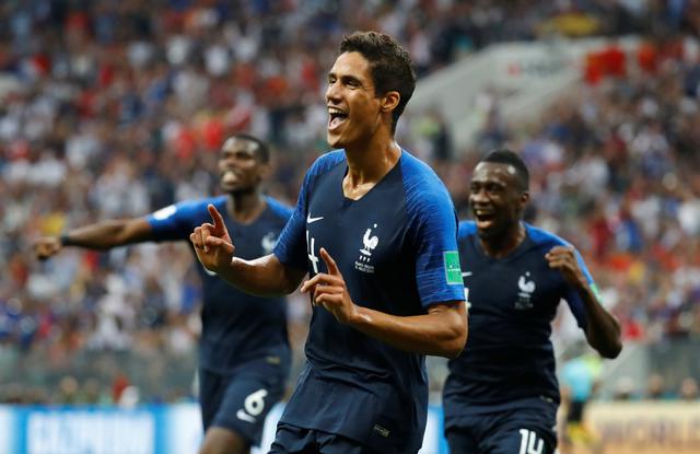 FOTO 5 | Raphael Varane se convirtió en pieza fundamental de la defensa francesa. Sus ingresos anuales suman 9.6 millones de euros. (Foto: Reuters)