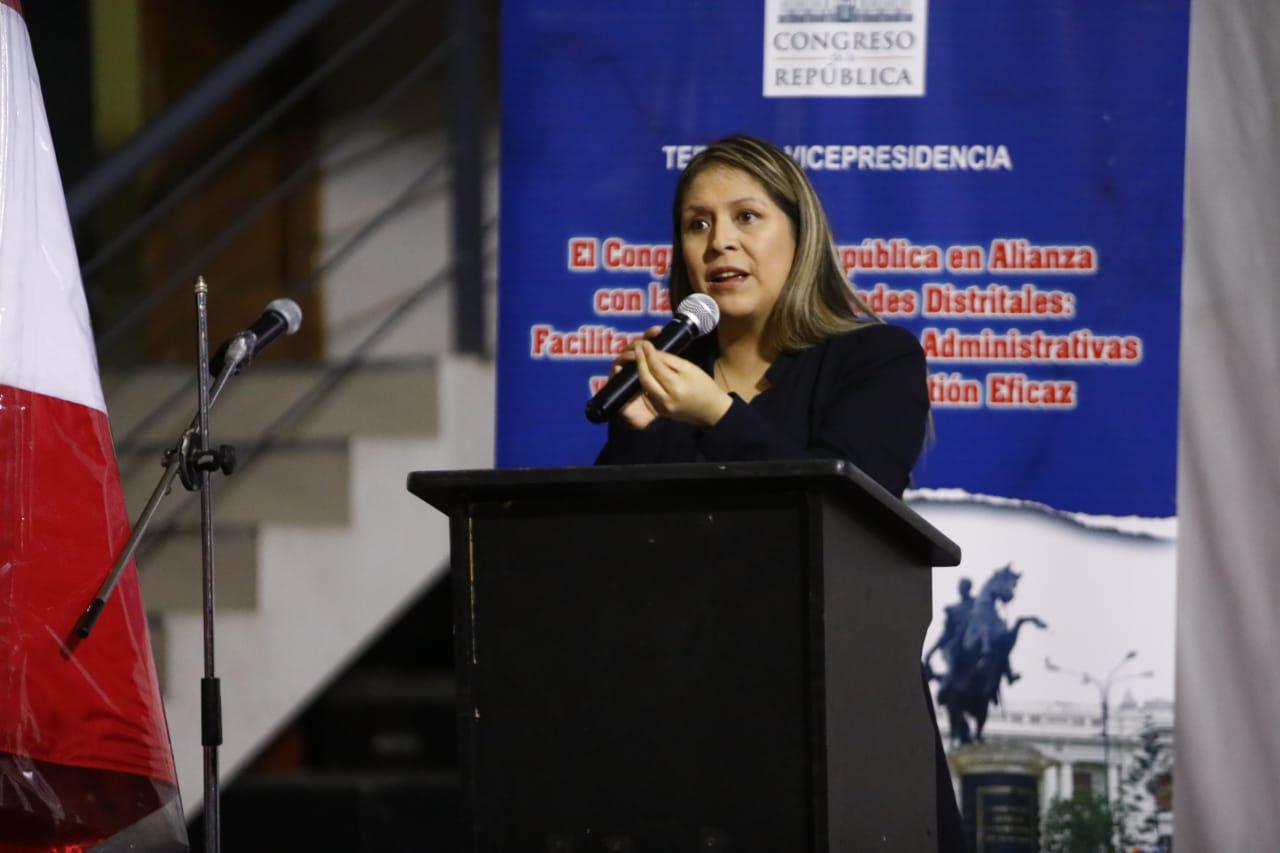 Yeni Vilcatoma afirmó que no se le permitió participar del debate del último domingo. (Foto: Congreso de la República)