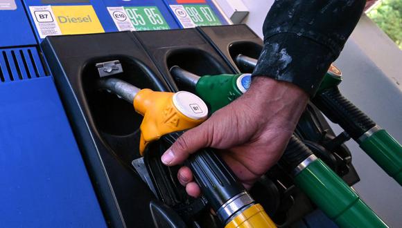 Debido al incremento del precio de la gasolina, son muchos los ciudadanos que buscan reducir gastos en ella (Foto: Pascal Guyot / AFP)