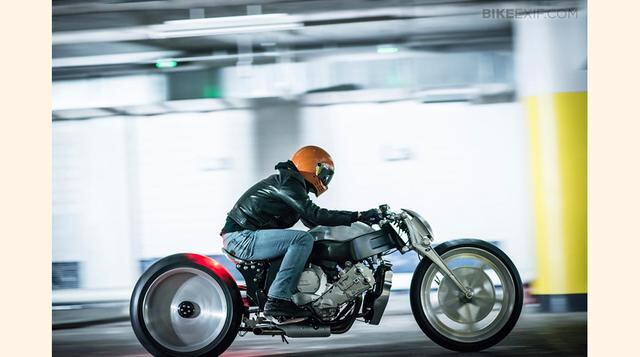 La moto K1600 GTL de BMW en plena acción, (Foto: Mega Ricos)