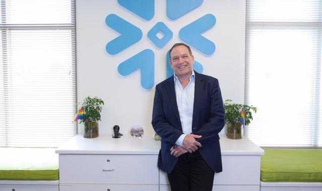 FOTO 5 | Snowflake brinda un servicio para que las corporaciones almacenen y analicen datos usando hardware y software basados ​​en la nube. En la foto: CEO de Snowflake Computing, Bob Muglia. Año de fundación: 2012. Total recaudado: US$ 473 millones. Valoración actual: US$ 1,800 millones. Qué hace: Snowflake ayuda a las grandes empresas a hacer un backup de sus datos utilizando tecnologías basadas en la nube. (Foto: Snowflake)