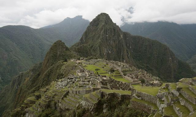 Desde julio próximo el ingreso a Machu Picchu se realizará en dos turnos para  buscar una mejor conservación de la ciudadela, y en grupos de 16 personas junto a un guía turístico. Así los turnos serán entre 6 a.m. y mediodía; y de mediodía hasta las 5.30 