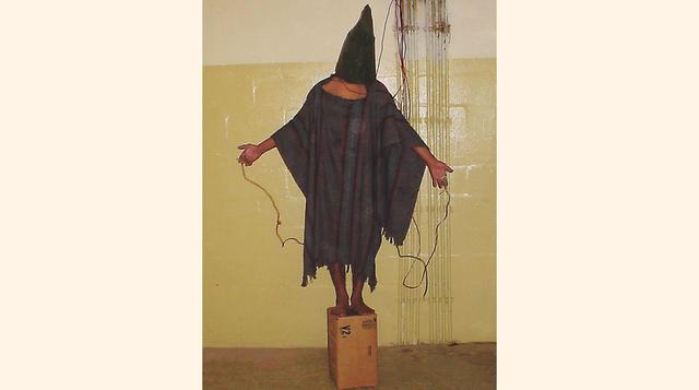 Hombre encapuchado. Irak, 2003. Foto: Sargento Ivan Frederick.