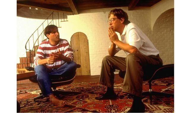 En ese momento comenzaron las tensiones entre Steve Jobs y Bill Gates. Y es que Microsoft estaba trabajando en un software para Macintosh. Sin embargo, esos planes se torcieron cuando la compañía reveló que estaba en pleno desarrollo de Windows
