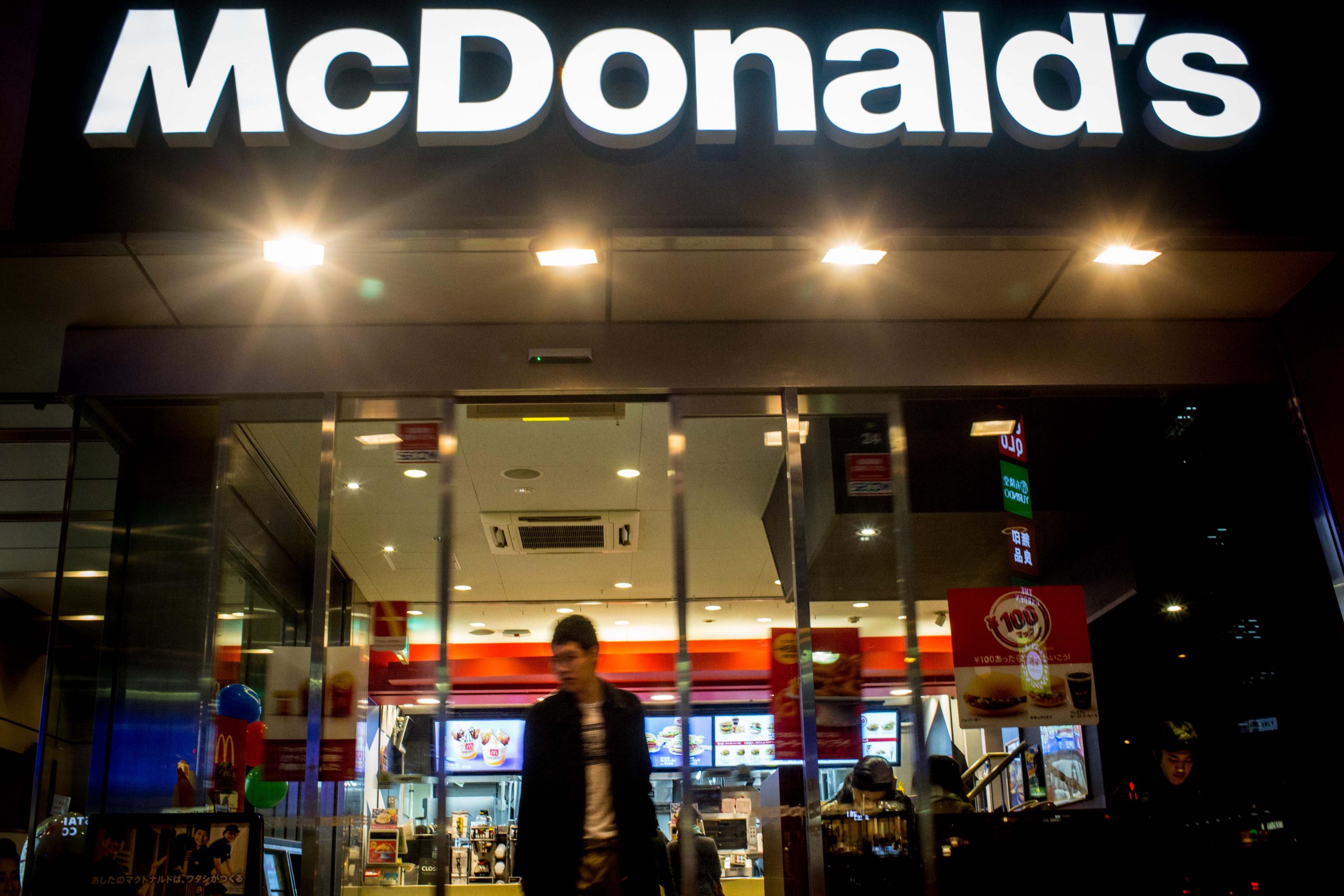 McDonald’s
Número estimado de franquicias: 36.900
Cuota inicial: $45.000  por un restaurante tradicional
Inversión inicial estimada: $989.000-$2.2 millones 
Cuota de servicio: 4% de las ventas netas
Cuota por publicidad: No menos del 4% de las ventas netas
(Foto: Getty)