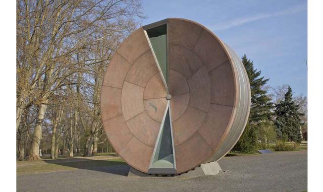 BUDAPEST (HUNGRÍA). Hungría entró a formar parte de la Unión Europea en 2004 y para conmemorarlo colocó un enorme reloj de arena en su capital, Budapest, conocido como ‘la rueda del tiempo’ por su forma circular. Está construido con acero, granito y vidri