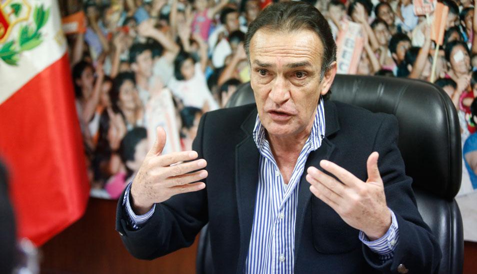 FOTO 1 | Héctor Becerril fue elegido congresista por primera vez en el período 2011-16. Enlistado en el fujimorismo, escaló hasta convertirse en elvocero de la bancada. (Foto: USI)