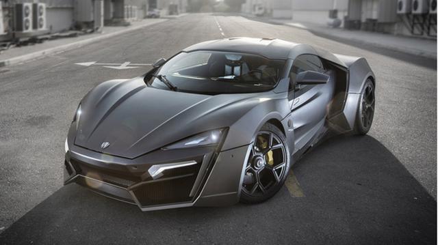 FOTO 5 | Lykan Hypersport: USD 3,5 millones. Sólo siete unidades ha construido W Motors, este marca de deportivos con sede en Líbano. En su impactante diseño exterior se destaca la carrocería fabricada íntegramente en fibra de carbono y sus luces de tipo led con pequeños diamantes incrustados. Su motor, que rinde 750 CV de potencia, le permite bajar de la barrera de los 3 segundos en el 0-100 kilómetros por hora (2,8 segundos) y alcanzar los 395 kilómetros por hora de velocidad máxima.
