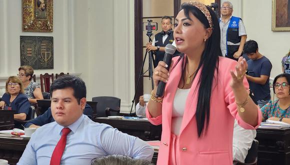Regidora de la MML Deborah Inga  en contra del alza de precio de los peajes de Rutas de Lima. Foto: Difusión.