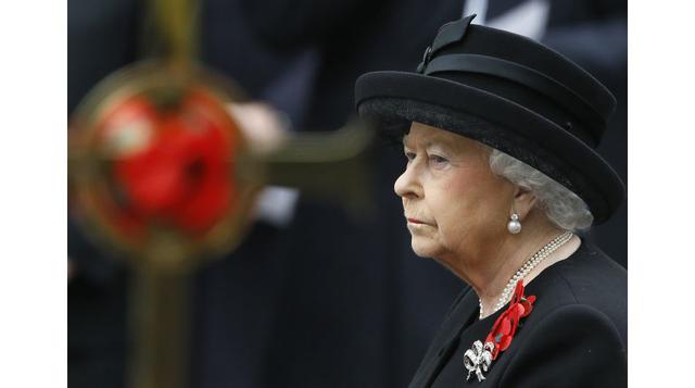 La reina Isabel II encabezó la ceremonia. Estuvo acompañada de otros integrantes de la realeza y políticos. (Foto: AP)