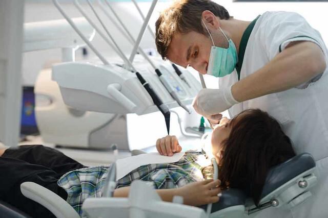 Foto 8 | 11. Cuidado de la salud: 20 multimillonarios. Si quieres convertirte en el mayor multimillonario del mundo, la industria de la salud no es la más adecuada. Actualmente, este campo cuenta actualmente con 20 multimillonarios entre el top 500 de Forbes, aunque ninguno ocupa el Top 100 y ninguno tiene menos de 40.