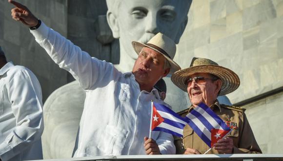 Los "máximos responsables" de crímenes de lesa humanidad en Cuba son Díaz-Canel y Raúl Castro, actualmente primer secretario del Partido Comunista de Cuba, según denunciantes. (Foto: AFP)