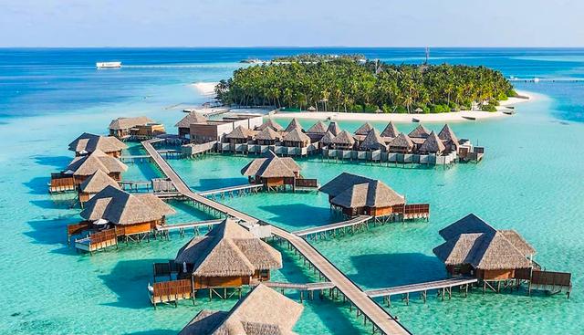 FOTO 1 | En este resort podrás disfrutar de excelentes cenas bajo el mar, en el restaurante “Ithaa”, y de una estancia exclusiva en una lujosa suite, de paredes de cristal, que también está bajo el mar.

¿Te imaginas despertándote en una lujosa suite bajo el agua en islas Maldivas? Esa debe ser una forma realmente hermosa de despertar, ¿verdad? (Foto: Conrad Maldives Rangali)