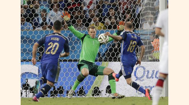Rodrigo Palacio pierde la oportunidad de gol en el arco Aleman. (Foto: Reuters)