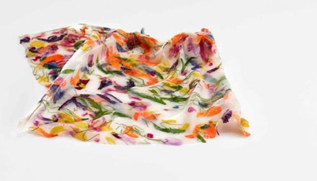 FOTO 1 | Mirazur: un verano en la Costa Azul. Francia encabeza los “50Best” por primera vez desde que se celebra la gala. Y lo hace gracias a un cocinero argentino de origen italiano cuya casa, Mirazur, está ubicada justo en el confín entre Francia e Italia.

La cocina de Mirazur no entiende de fronteras, es más bien un viaje. Una cocina global que ha ido escalando posiciones y finalmente este año asciende al puesto número de una lista que es global por vocación. El mar, la montaña y los productos vegetales de cercanía.