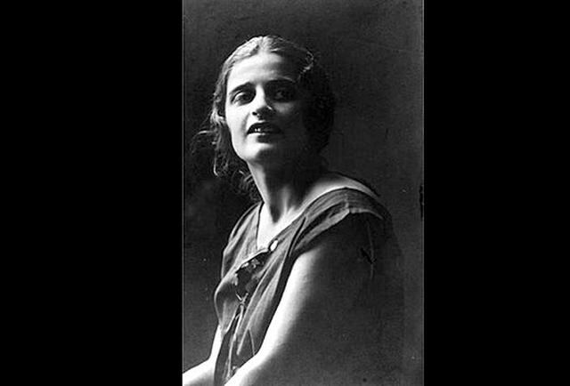 Foto 11 | Ayn Rand. Filósofa y escritora estadounidense, entre sus obras se encuentran "El manantial" y "La rebelión de Atlas".
“La pregunta no es quién va a dejarme, la pregunta es quién va a detenerme”. (Foto: wikipedia)