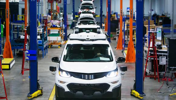 General Motors (GM), Ford, Fiat Chrysler (FCA), Toyota, Honda, Volkswagen, Subaru y Tesla, entre otros fabricantes, han suspendido la producción de vehículos tanto en respuesta al desplome de la demanda como para proteger a sus trabajadores de la epidemia. (Foto. Wired)