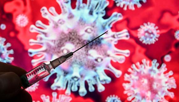 Si bien los datos del mundo real han dado a los científicos una idea razonable de la capacidad de las vacunas para evitar los contagios por COVID y protegerse de los peores resultados del virus, ha sido difícil comprender su eficacia para prevenir la transmisión. (Foto: AFP)
