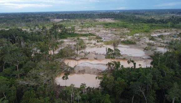 El impacto directo de la minería ilegal contra la vida de la Amazonía en Perú . Foto: FEMA Madre de Dios.