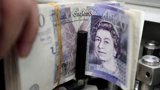 La libra sube tras la dimisión del ministro británico del "brexit"