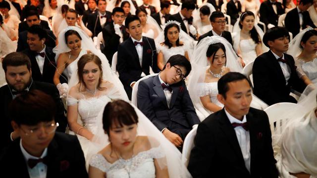 FOTO 5 | Algunos participantes no pudieron lidiar con el cansancio durante la ceremonia.