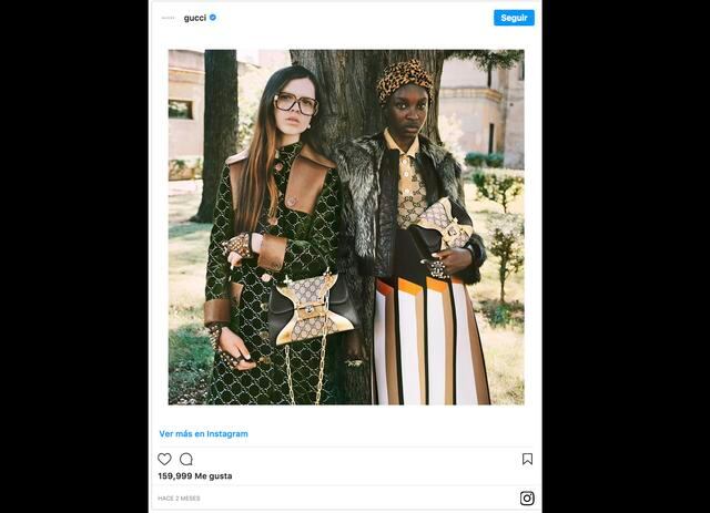 Foto 3 | 3. Gucci. Una marca que desde 1921 se ha dedicado a crear piezas básicas, coloridas y con toques minimalistas hoy se posiciona como una de las más costosas de la industria de la moda, pues necesitas entre $600 y $8.000 (€490 y 6.515 euros) para comprar alguno de sus diseños.
Sus zapatos cuestan alrededor de 600 dólares, sin embargo hay algunos de ellos que pueden valer más de 2 mil billetes verdes. Sus camisas, pantalones y vestidos van entre mil, 2 mil y hasta 5 mil dólares, pero el grueso se lo traen las chaquetas de esta marca, las cuales pueden costar igual que un vestido o llegar a más de 7.000 dólares.