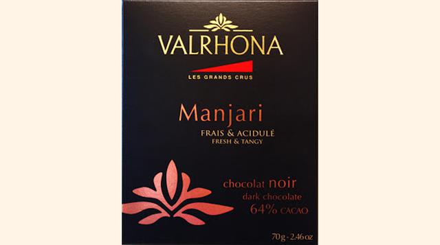 Valrhona Manjari. Productor: Valrhona. Origen: Francia. Cacao: 64%, 70 g. Uno de los más destacados en la gama de los grands crus de Valrhona, Manjari está producido con cacao procedente de una única plantación, en Madagascar.