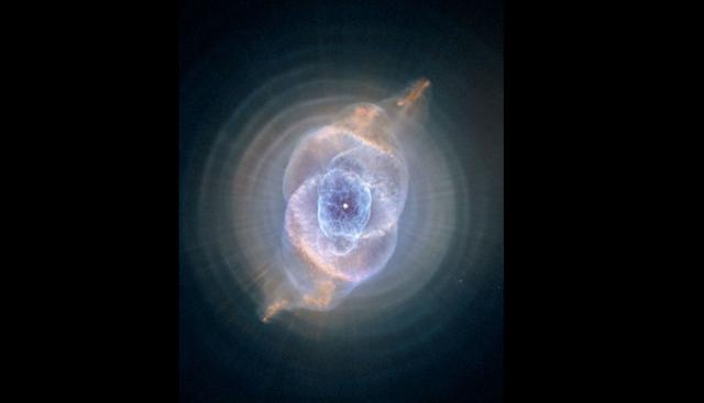 Hubble también pudo registrar a NGC 6543, nebulosa conocida como Ojo de Gato. Está ubicada en la constelación del Dragón y es una de las complejas, ya que las imágenes que arrojó el telescopio fueron de alta resolución. (Hubble Space)