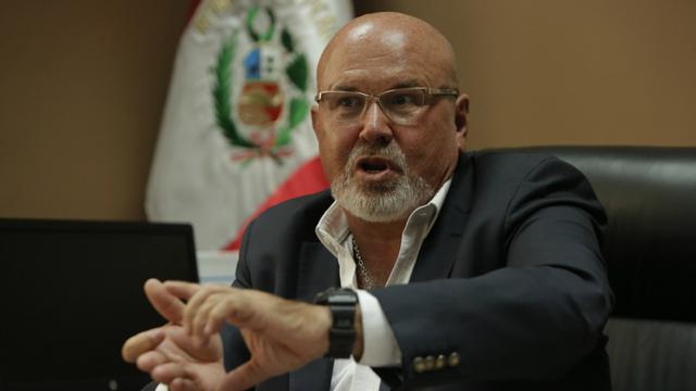Bruce calificó como falsas las afirmaciones de Miguel Torres. "En el marco de las facultades se delegó mejorar la tipificación de delitos. Si Torres considera que agredir a un homosexual no es un delito, entonces sí estaría en lo correcto", menc