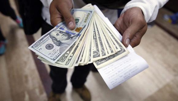En casas de cambio, el dólar se cotizó a S/ 3.295 (venta) y S/ 3.275 (compra)&nbsp;(Foto: Reuters)